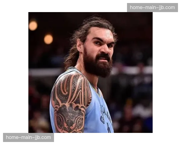 官方：里尔主力门将舍瓦利耶成功接受膝盖手术，预计赛季报销