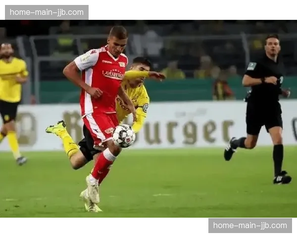 深度报道:追踪一支德甲中游球队的战术改革——从长传冲吊到地面肋部渗透 深度报道:追踪一支德甲中游球队的战术改革——从长传冲吊到地面肋部渗透